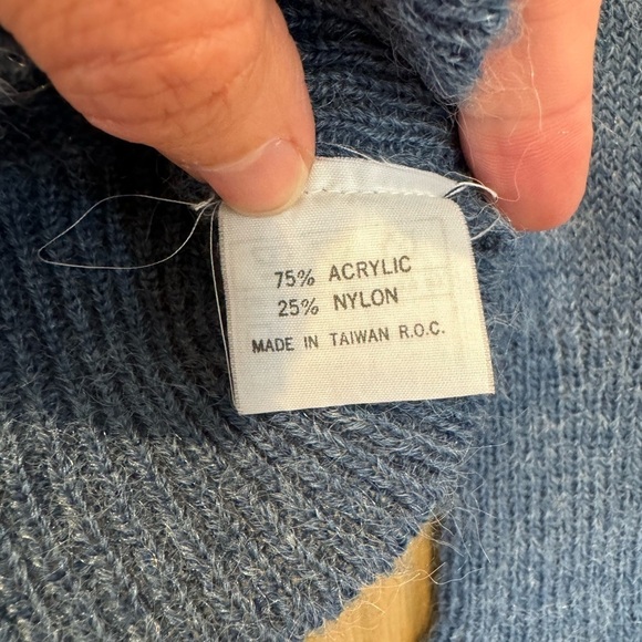 Cute of Scotland Pullover V-Neck Vintage Vibe Sweater / medium - Picture 7 of 10